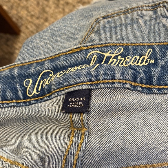 2 girls shorts. Gap size 2 universal thread size 24r - Picture 5 of 7